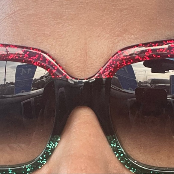 Guccci Sunglasses - Picture 2 of 4